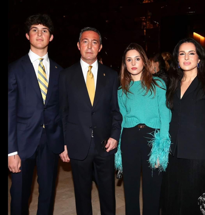 Başkan Ali Koç  Zaferini Rengi filminin galasında Fenerbahçe'lilerle buluştu