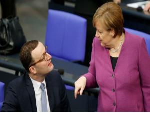 Almanyada aşı krizi Merkel Sağlık Bakanının yetkileri aldı