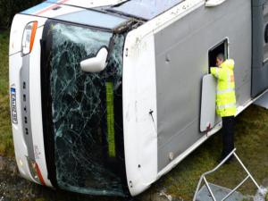 Almanyada feci kaza! Devrilen otobüste 2 öğrenci öldü