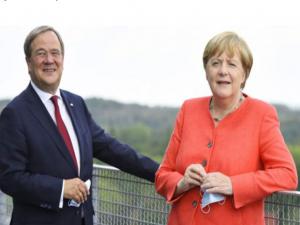 Almanya'da halk sandık başında! Merkel veda ediyor, veliahtı 