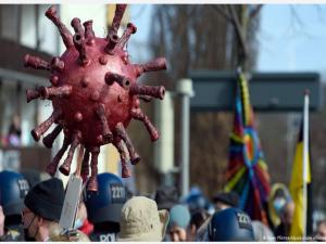 Almanyada korona önlemleri protestosunda arbede