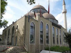 Almanyada Müslümanları tedirgin oldu. Camilere Bomba ihbari 