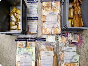 Almanyada Türkiye'ye giden araçta 50 kilo altın ve 500 Bin euro nakit yakalandı