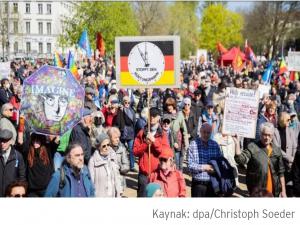 Almanyada Paskalyada yeniden barış için gösteriler yapıldı 