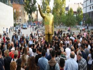 Erdoğan'ın Almanya Wiesbaden'deki heykeli kaldırıldı