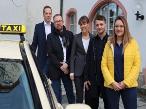 Fifty-Fifty-Taxi fährt weiter: Für die Hälfte durch Hof 
