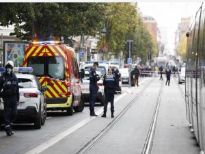 Fransa Nice'te bıçaklı saldırı: Üç ölü