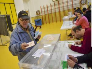İspanyada son dört yıl içinde üçüncü kez parlamento seçimleri yapılıyor