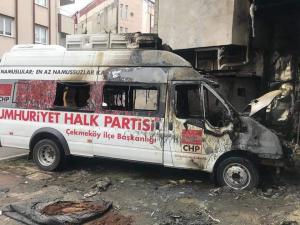 ISTANBUL Çekmeköyde CHPnin seçim aracı kundaklandı