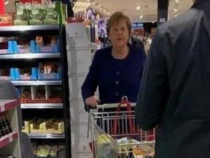 Merkel, alışveriş yaptığı sırada cüzdanını çaldırdı! Soluğu karakolda