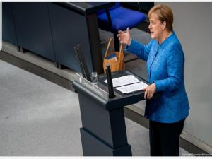 Merkel'den ırkçılık ve nefrete tepki gösterin çağrısı