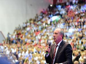 Mitinglerim yayınlanmazsa tv kanalları önünde miting yaparım