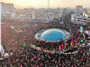 Tahran'da onbinler Süleymani'nin cenazesi için toplandı