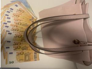 Türk yolcunun parasını sakladığı yer Alman polisini şaşırttı