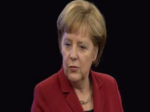 Merkel;Firmalar göçmenlere şans vermeli