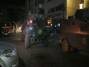  SON DAKİKA Diyarbakır'da polise saldırı