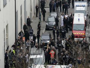 Paris'te katliam: Mizah dergisi Charlie Hebdo'ya saldırı, 11 ölü