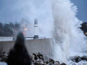İsveç, Norveç ve Danimarka'da fırtına 32 metreyi buldu.