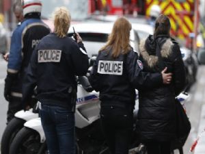 DANİMARKA'DATÜRK ASILLI MİLLETVEKİLLERİ DE FRANSADAKİ KATLİAMI PROTESTO ETTİLER
