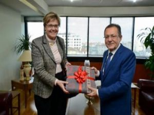 Almanya'nın İstanbul Başkonsolosu Bayan Jutta Wolke, Balıkesir Büyükşehir Belediye Başkanı Ahmet Edip Uğur'u ziyaret etti. 