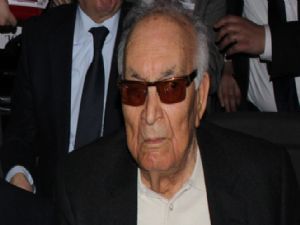 Ünlü yazar Yaşar Kemal Yaşamını yitirdi.