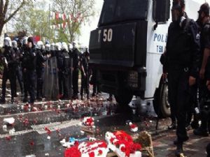 1 Mayıs: Tüm dünyada bayram, İstanbul'da savaş