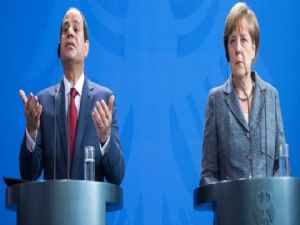 Almanya'da Sisi-Merkel basın toplantısında genç bir kız, Mısır Cumhurbaşkanı'nı 