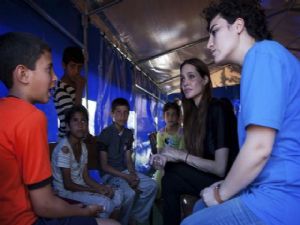 Angelina Jolie Mardin'de mülteci kampına gidiyor