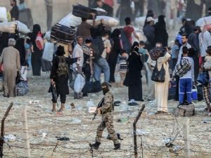 Kobani'de patlama: 8 ölü, 38 yaralı Suriye'nin Kobani (Ayn el Arap) bölgesindeki patlamada ilk belirlemelere göre 8 kişinin öldü, 38 kişi yaralandı.