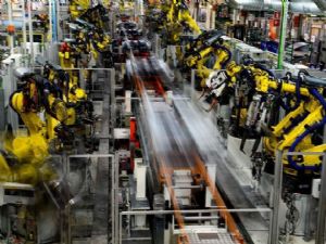 Almanya'daki bir araba fabrikasındaki robot, 22 yaşındaki bir işçiyi öldürdü.