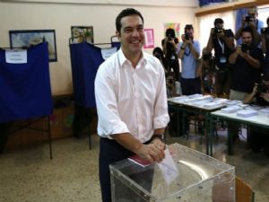 Yunanistan'da halk erken genel seçim için sandık başına gitti