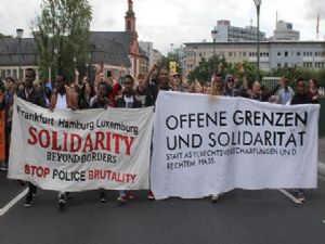 Almanya'da mültecilere destek yürüyüşü
