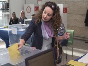 Avrupa'da 1 kasım 2015 milletvekili genel seçimleri için dış temsilciliklerdeki oy kullanma işlemleri dün sona erdi. 