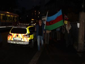 GÜNEY AZERBAYCAN TÜRKLERİ OSLODA İRAN TELEVİZYONUNU PROTESTO ETTİLER..!