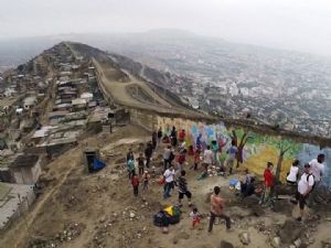Peru'da zengin fakir mahalle arasında 