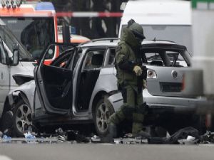 BERLINDE BIR OTOMOBİL PATLADI 1 TÜRK ÖLDÜ