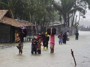 Bangladeş'de Kasırga Çok Sayida Ölü ve Yarali var..!