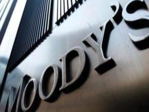 Moody's Türkiye'den 14 bankanın notunu düşürdü.