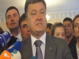 <font color=red>Poroşenko'dan savaş uyarısı</font>