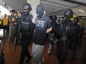 Endonezya'daki IŞİD operasyonunda dört Türk gözaltına alındı