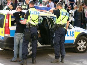 Stockholm' da iki soygun, iki bomba ihbarı
