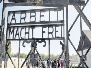 Almanya'da Toplama kampının kapısını çaldılar