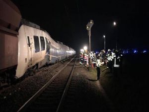 Son dakika: Almanya'da korkunç kaza! Yük treni ile yolcu treni çarpıştı