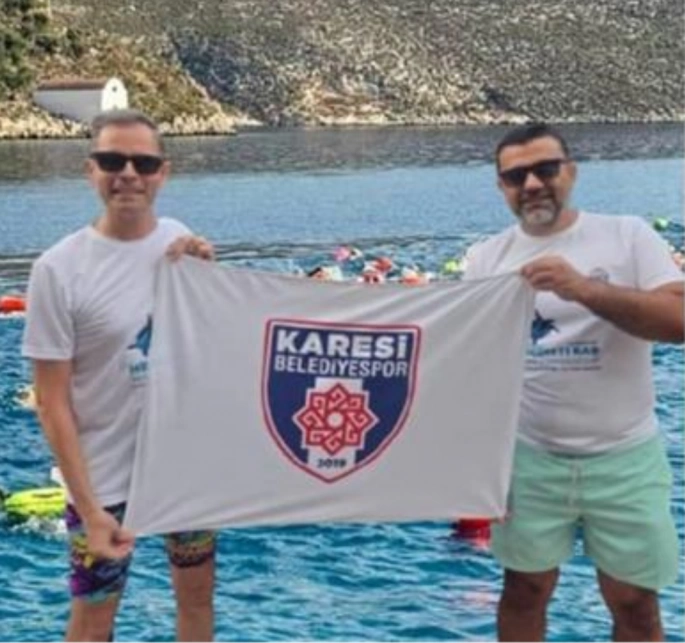 KARESİ BELEDİYESPORLU YÜZÜCÜLER MEIS ADASI'NDAN KAŞ'A AZİMLE YÜZDÜLER